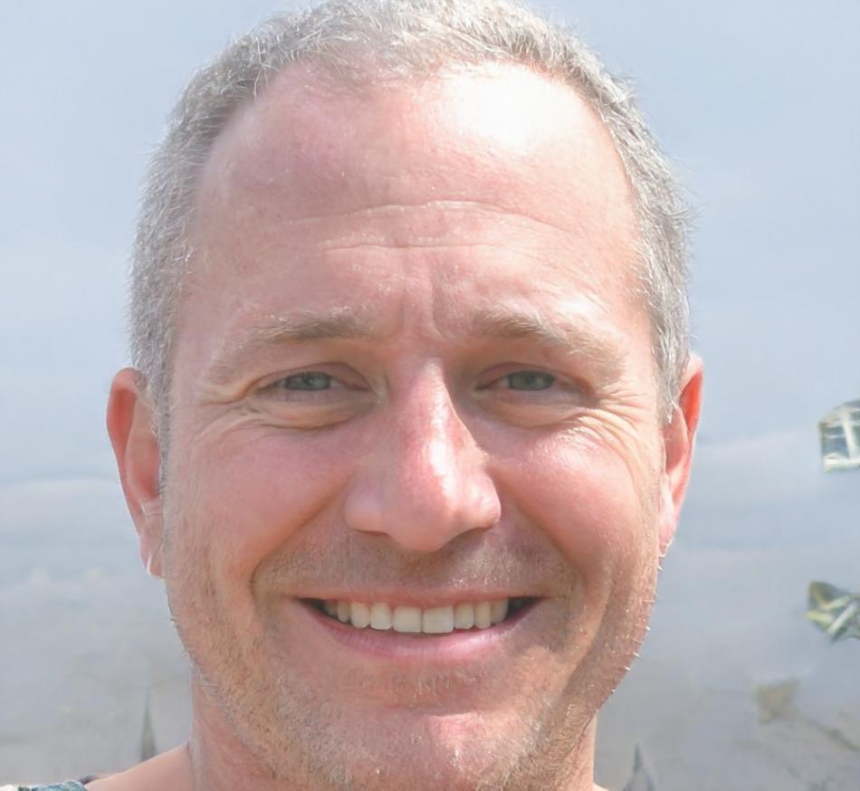 Portrait von Thore Beckmann, spezialisiert auf Unternehmenskennzahlen und Branchenvergleiche